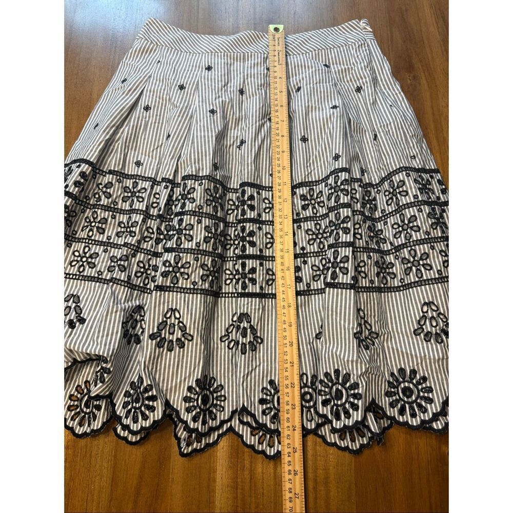 Talbots Striped Floral Eyelet Skirt Size 8P Gray Black Embroidered - Picture 7 of 7